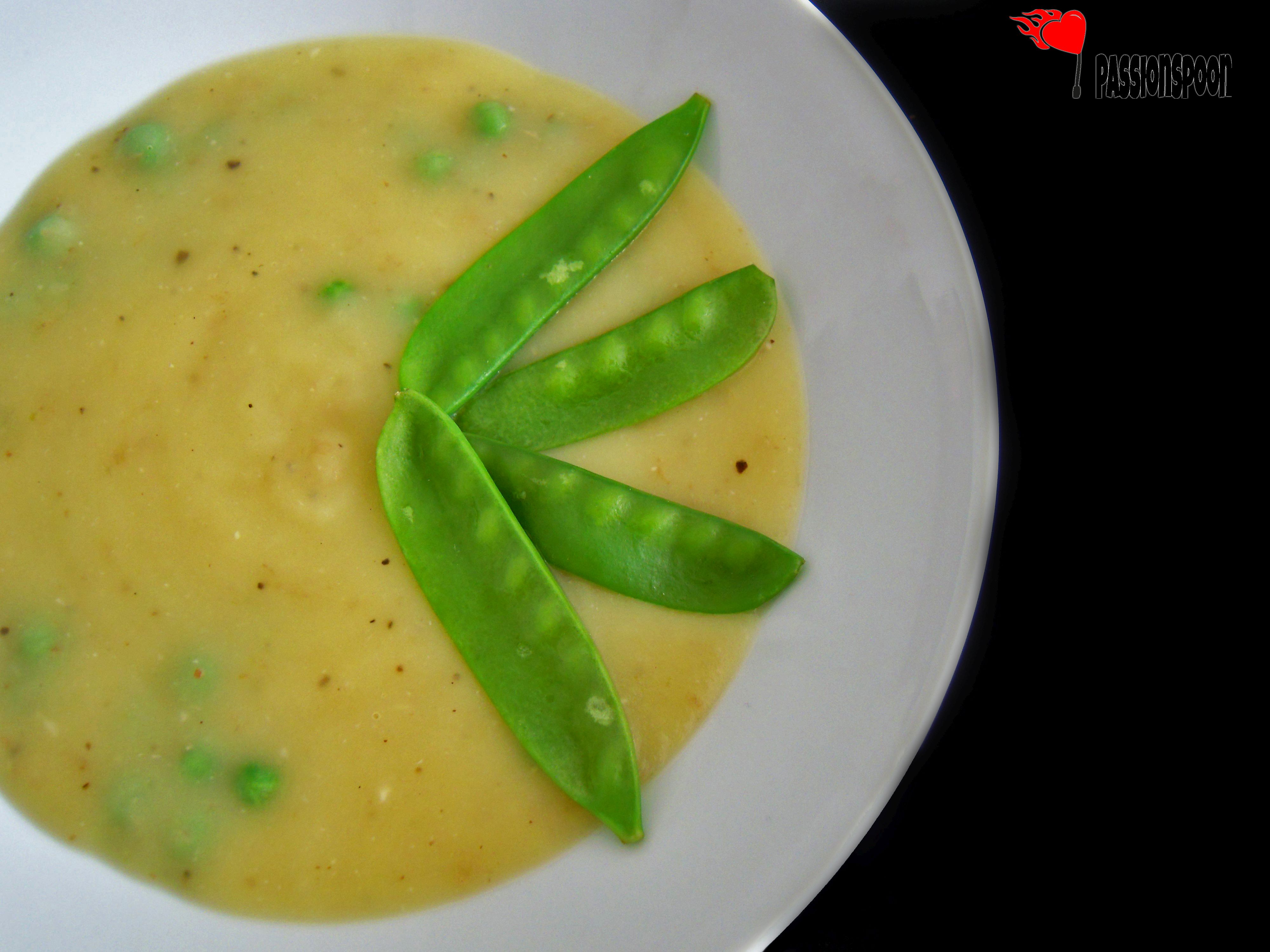 5-ingredient Vegan Pea Soup - Vibrant plate