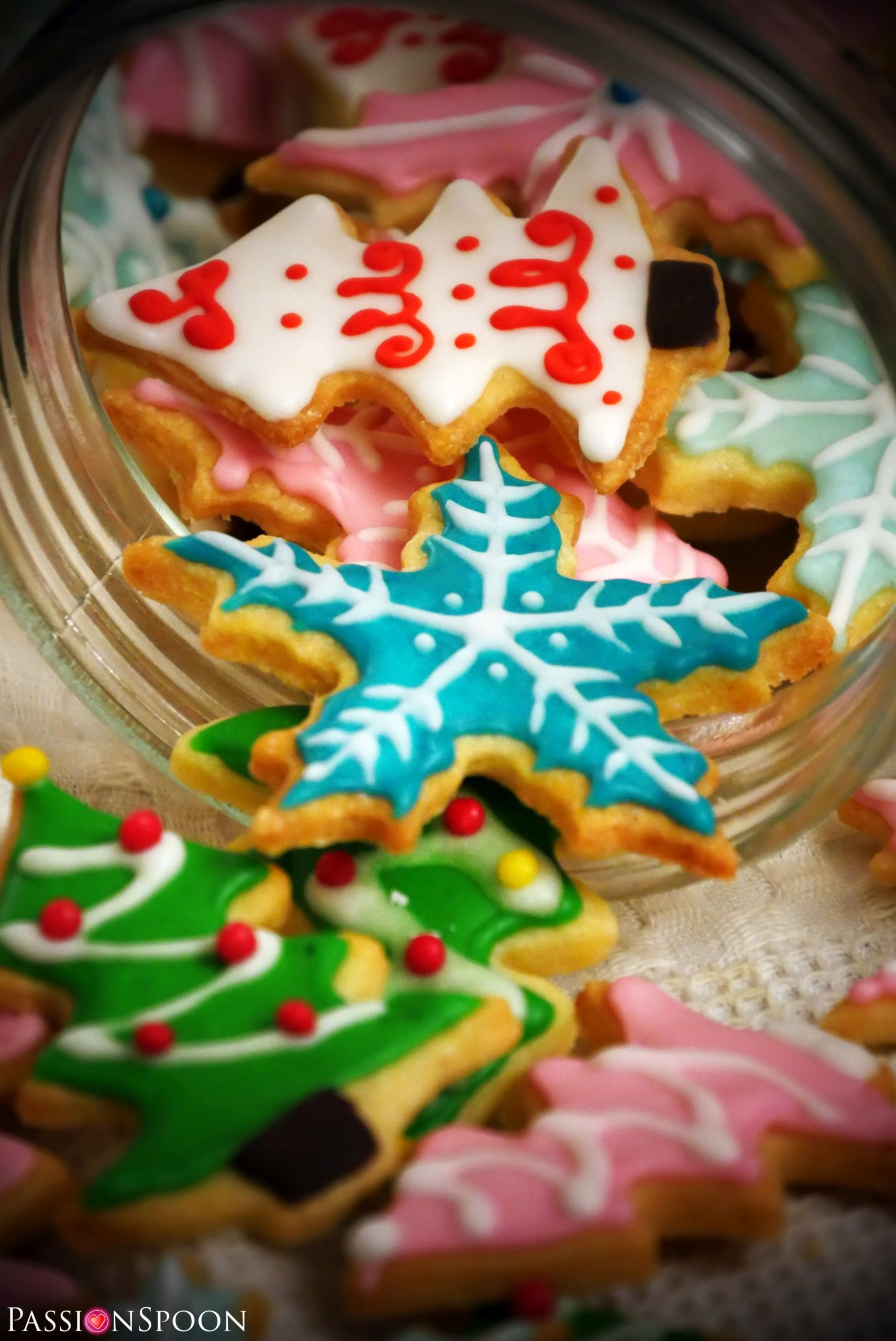 Christmas sugar cookies, with royal icing - PassionSpoon